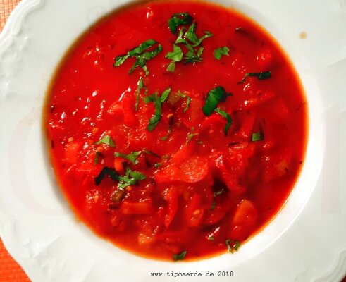 Pikante Paprika Tomatensuppe - Paprika und Tomaten mit pikantem Pepp