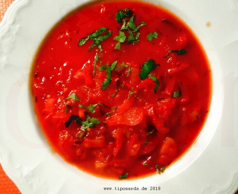 Pikante Paprika Tomatensuppe - Paprika und Tomaten mit pikantem Pepp