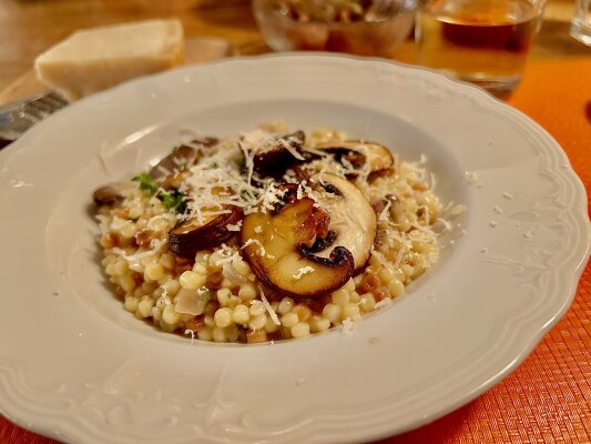 Fregola Risotto mit Pilzen - Fregola Risotto mit Pilzen – Sardisches Rezept &amp; Warenkunde | tiposarda