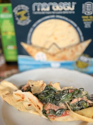 Pane Carasau Schiffchen mit Spinat &amp; Lachs  - Pane Carasau Schiffchen mit Spinat &amp; Lachs – sardisches Rezept | Tiposarda