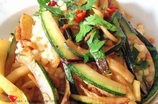 Fregola mit Zucchini, sardische Pasta Kochrezept