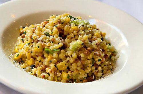 Fregola mit Bratwurst und Artischocken - sardische Fregola Kochrezept mit Bratwurst und Artischocken