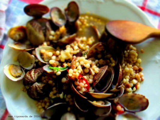 Fregola Sarda mit Venusmuschen - Sardischer Rezepte, Feinkost und Weine