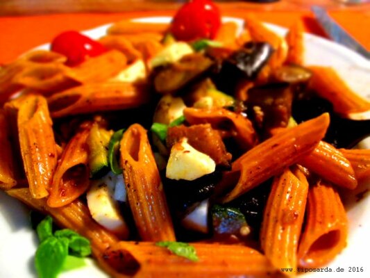 Penne mit Kirschpeperoni - mit Bottarga gefüllten Kirschpeperoni, pikant und lecker  - Auf Sardinien gibt es eine vielfältige Kochkultur - die Bottarga gehört zu den Klassikern